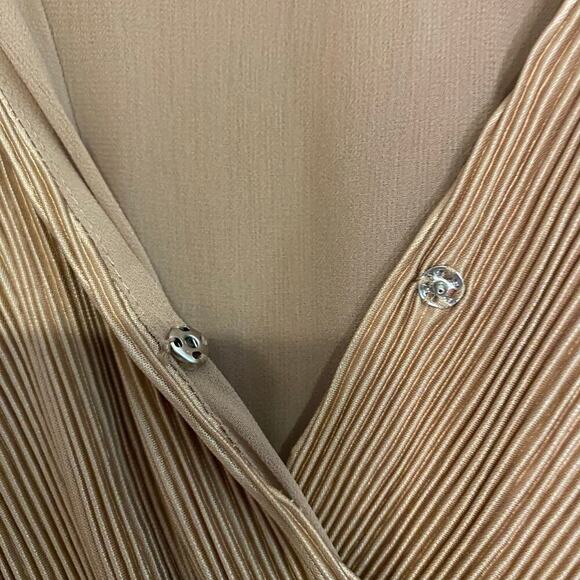 Skies Are Blue Champagne Short Sleeve Tiered Flowy MIDI Dress Size Medium - Picture 6 of 15